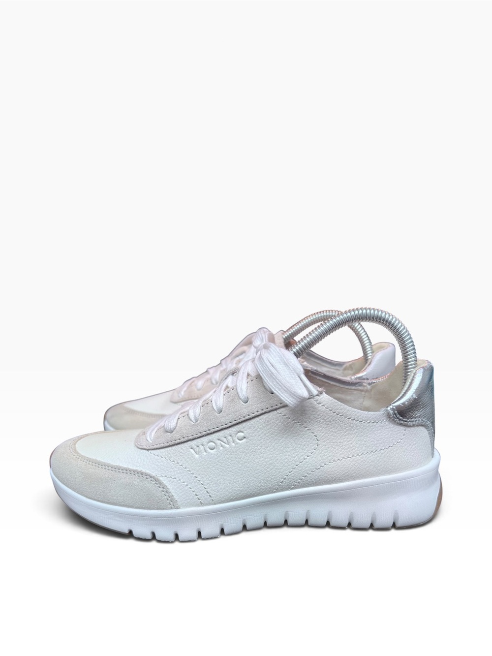 Vionic Uptown Cream Off White Leather Suede Metallic Silver Lace Up Sneakers 8.5